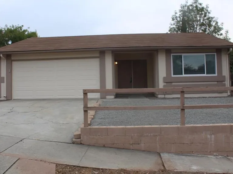 331 Rebecca Ave — Photo 1