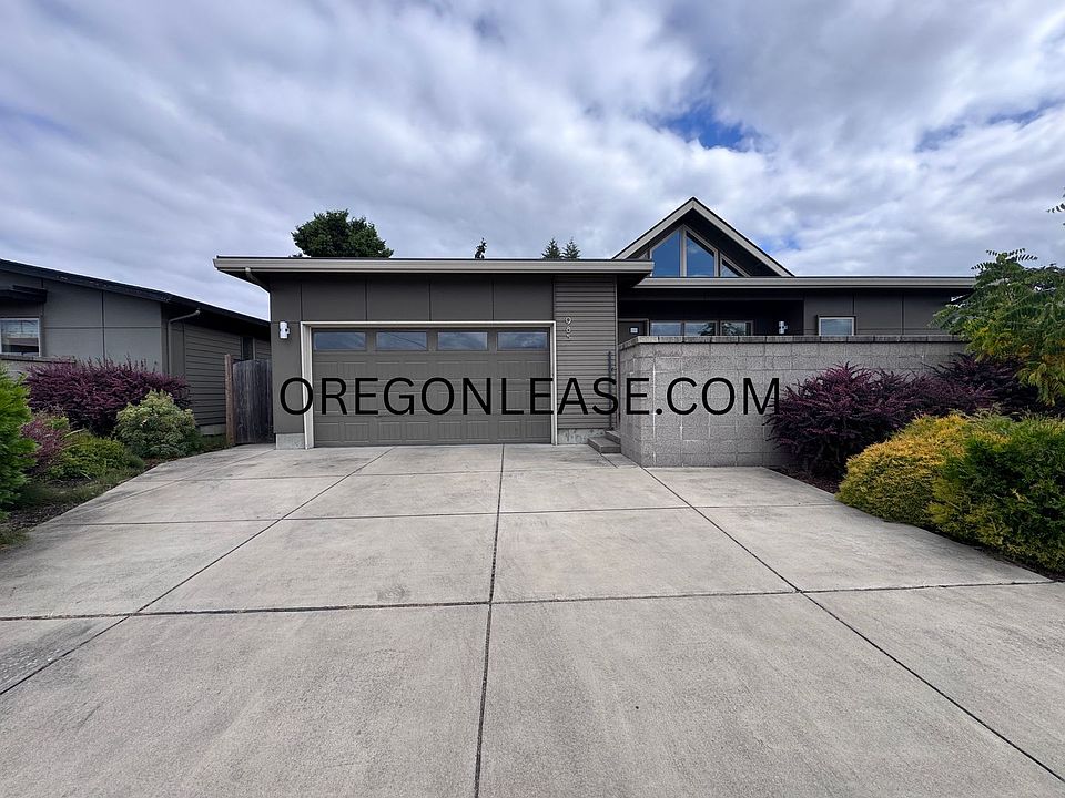 1st image of 985 Lorella Ave