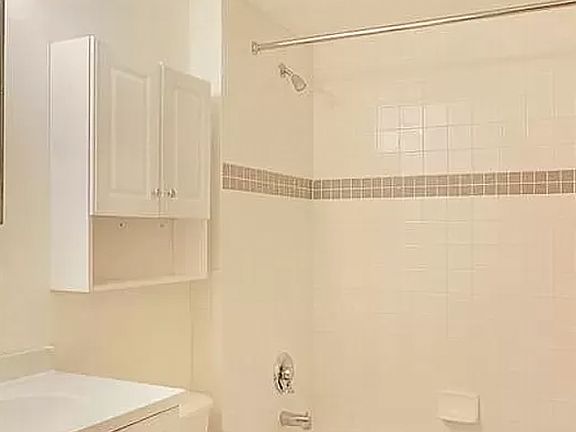 4th image of 422 Cumberland St #3