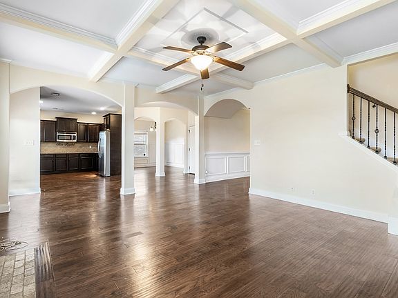 4th image of 1072 Henry Place Blvd