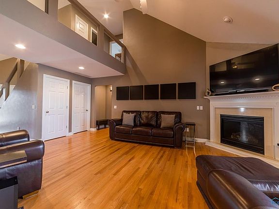 4th image of 26422 Emerald Lakes Dr
