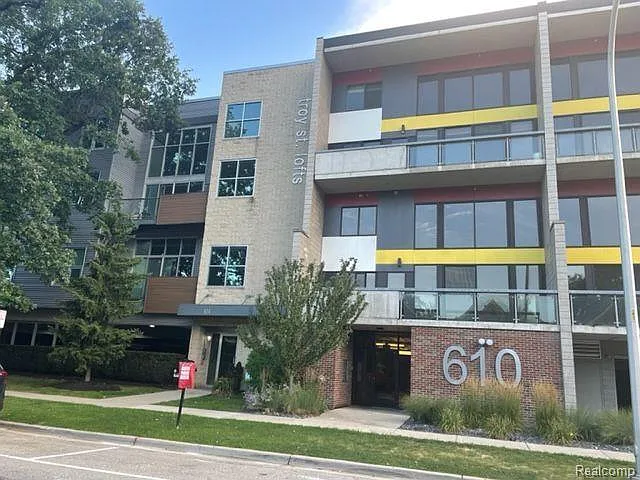 614 S Troy St #205