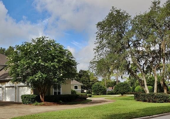 3rd image of 3971 Mission Hills Dr E