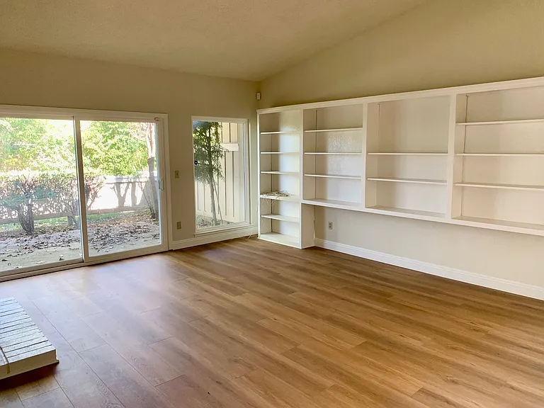 1113 Holly Oak Cir — Photo 4