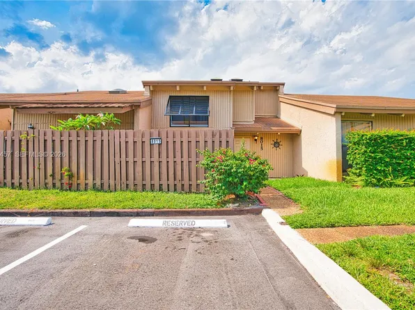 8015 SW 21st Ct, Davie, FL 33324