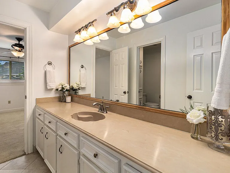 8007 Vintage Creek Dr — Photo 21