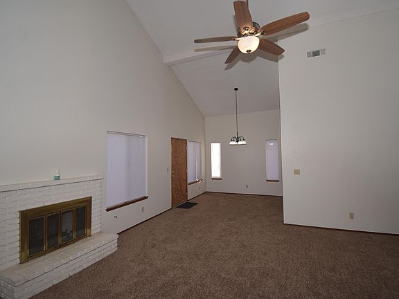 4th image of 926 E Babcock Ave