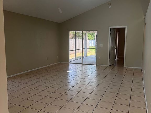 2nd image of 160 Edgewater Cir