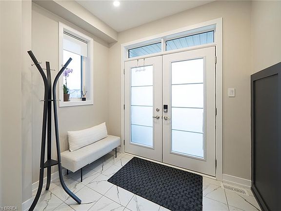 5th image of 92 Bellhouse Ave