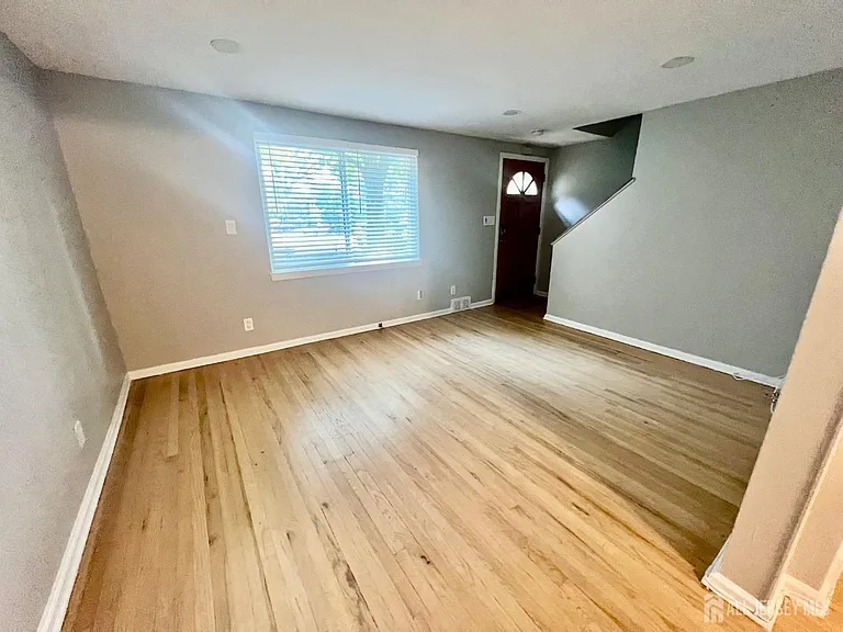 34 Kate Ln — Photo 7