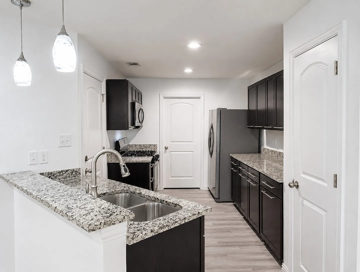 4 bed, 1512 sqft, $2,350 — Photo 2