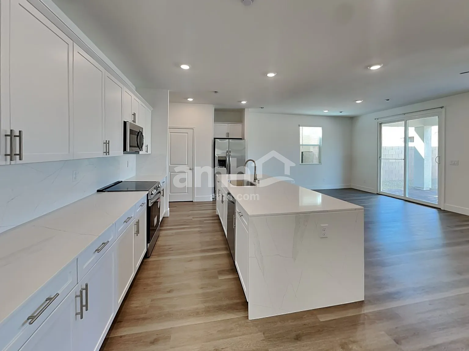 3 bed, 2.5 bath, 2040 sqft, $2,410 — Photo 4
