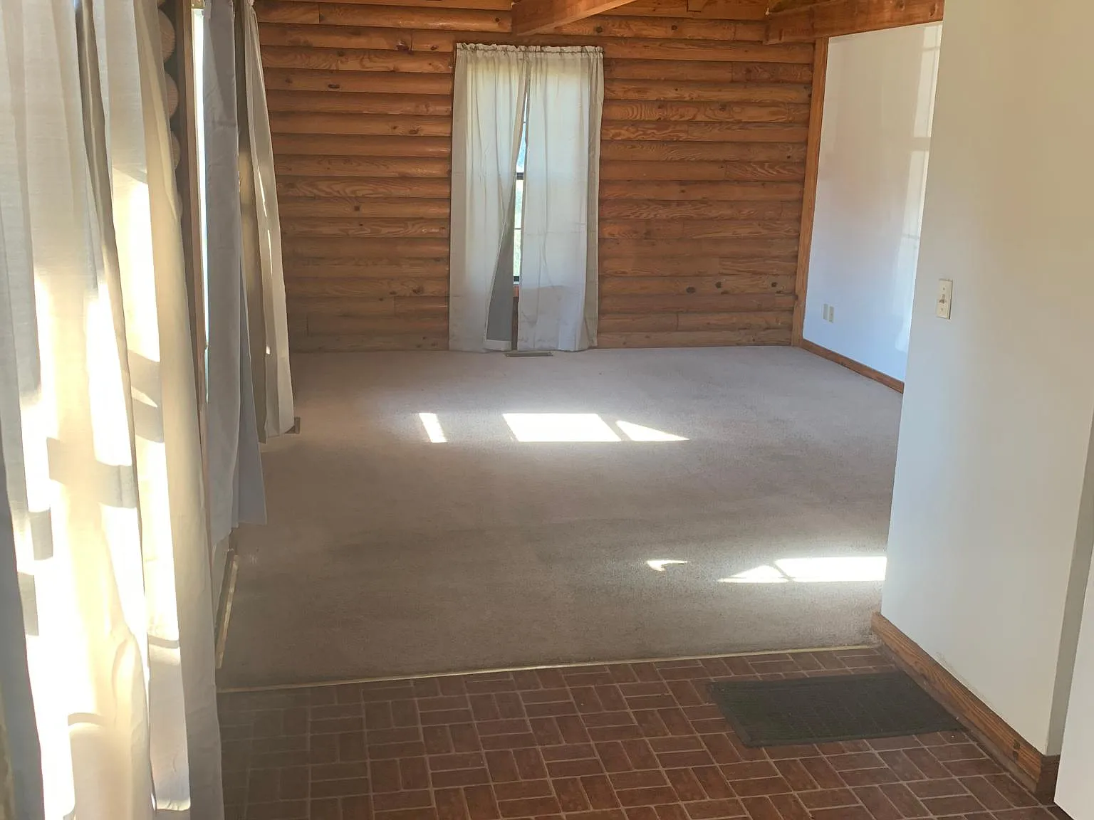 700 E Madison St — Photo 3
