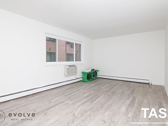 2nd image of 6211 N Kenmore Ave APT 203