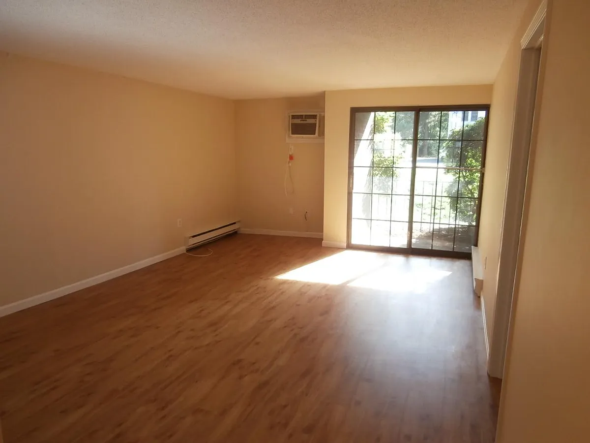 Photo 2 of 7 - 42 N Main St #49 - West Hartford, CT Building Photo - 42 N Main St #49