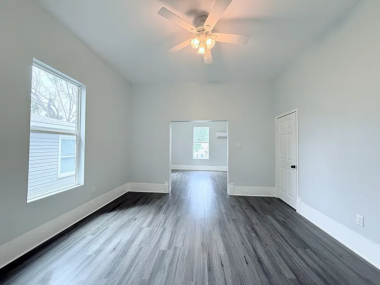 1326 W Sears St — Photo 8