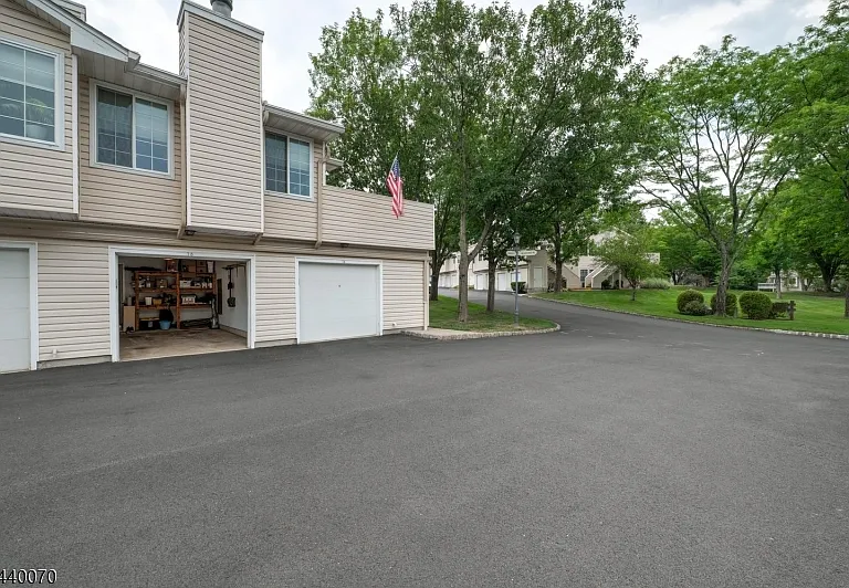 78 Wendover Ct — Photo 27
