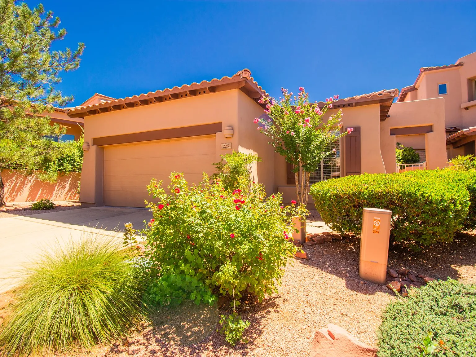 3 bed, 1910 sqft, $3,400 — Photo 3