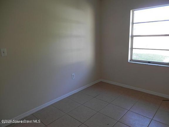 5th image of 412 Country Lane Dr