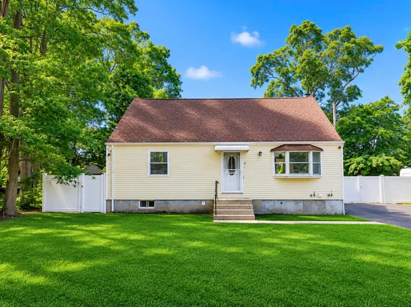 28 Main Ave, Centereach, NY