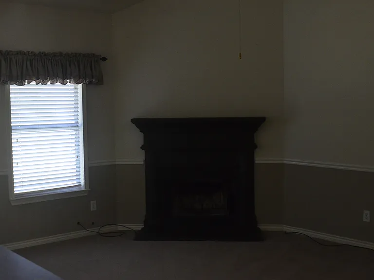 981 Crockett Dr — Photo 2