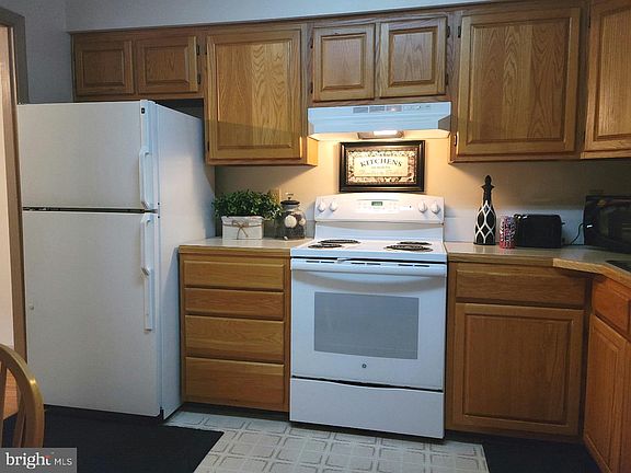 5th image of 1008 Brinker 302 Dr