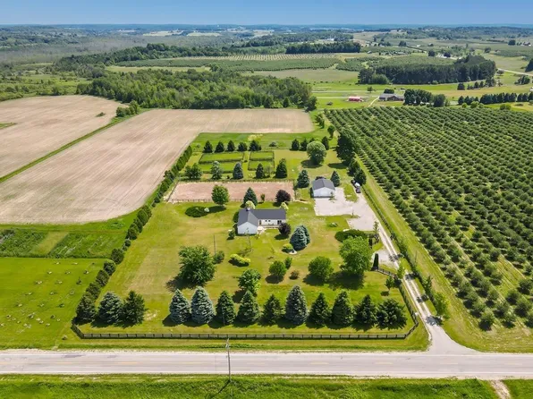 7252 Angell Rd, Williamsburg, MI 49690