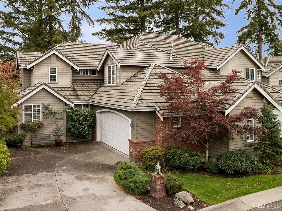 1st image of 15728 Country Club Dr