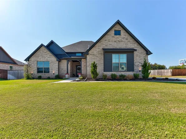 10121 Oakwood Dr, Edmond, OK 73025