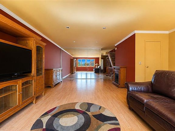 5th image of 7 Pamela Ln #7