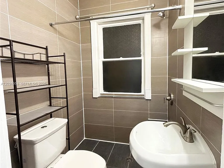 124 Mendoza Ave #1A — Photo 9