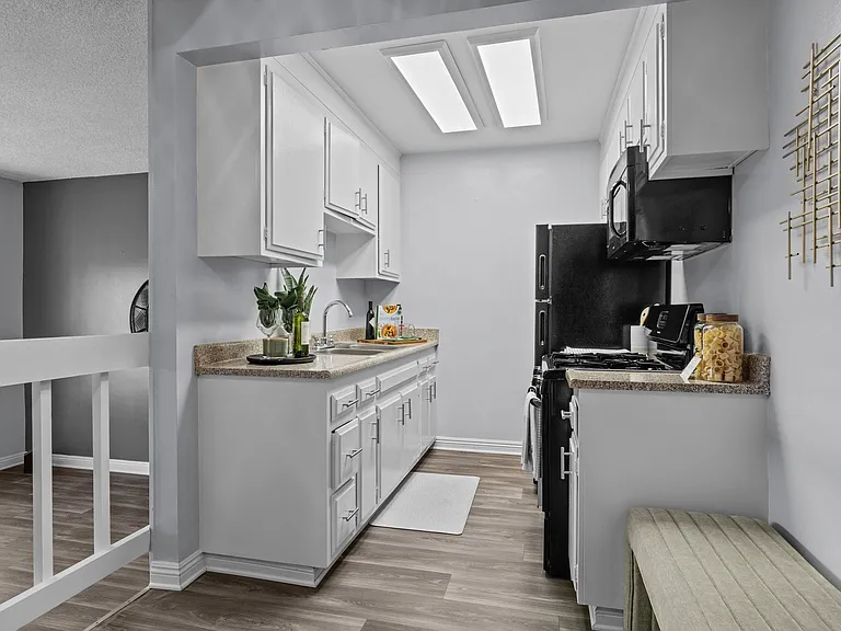 The Oaks Apartments — Photo 6