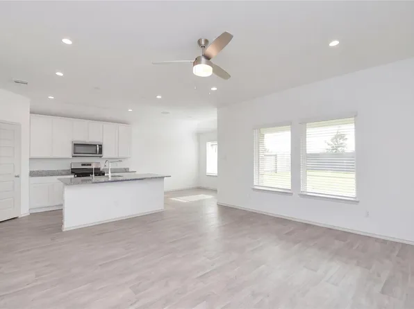 3521 Rockefeller Rd, Texas City, TX 77591