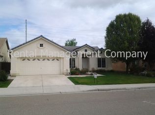 1136 E Carnoustie Ave, Fresno, CA 93730