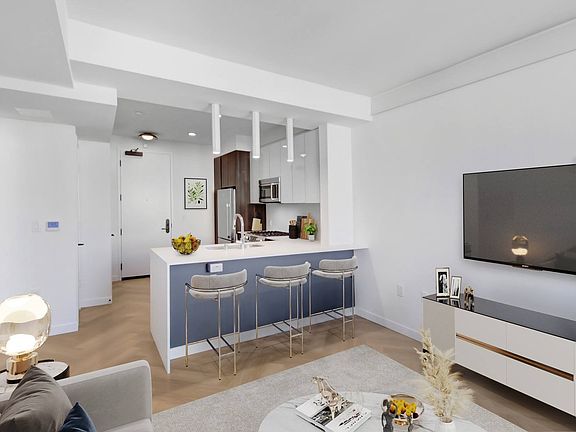 3rd image of 5570 Melrose Ave #403