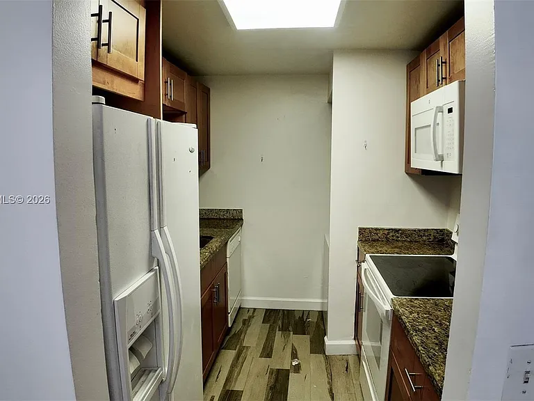 2138 SW 6th St #101 — Photo 3
