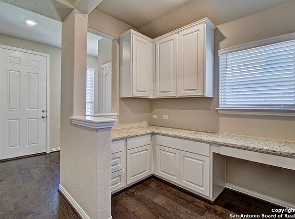 4th image of 2079 Cowan Dr
