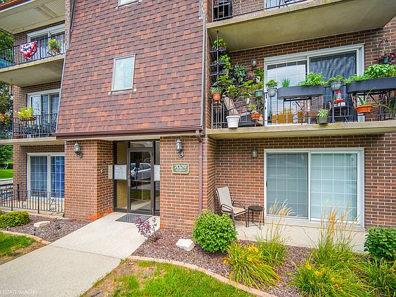 3rd image of 7029 167th St APT 4N