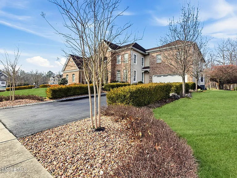 24 Parkside Dr — Photo 6