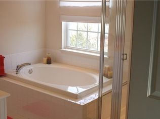 402 Green Hill Rd, Parkesburg, PA 19365