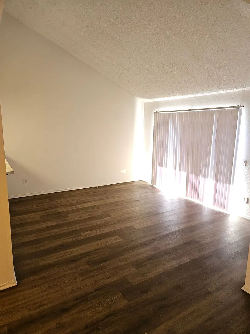 142 - Amber Pines — Photo 4