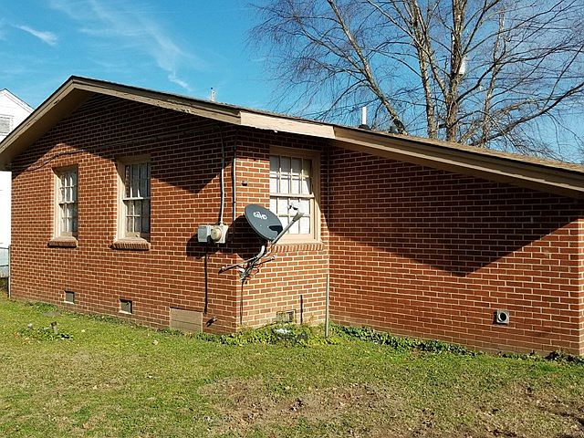 2nd image of 533 Maple St
