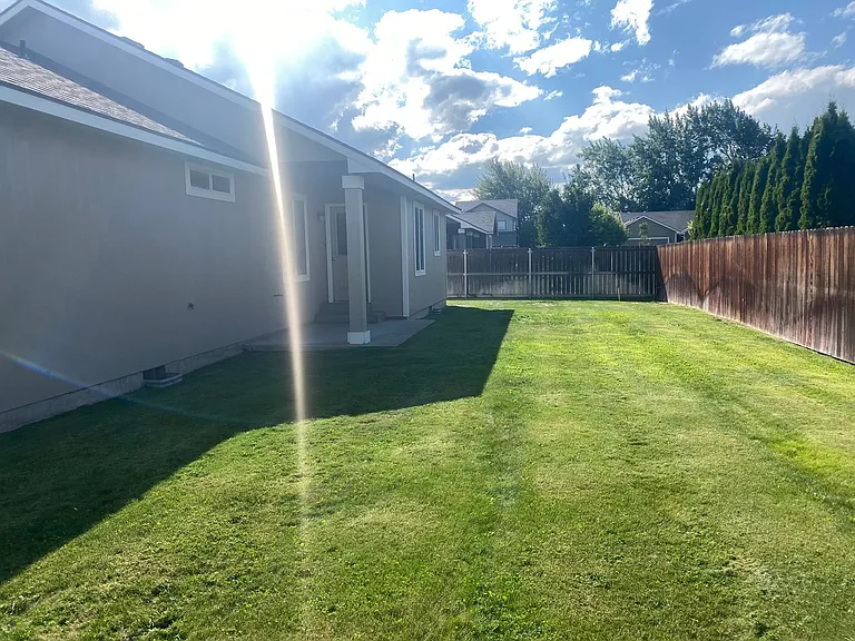 403 E Windsor Ct — Photo 17