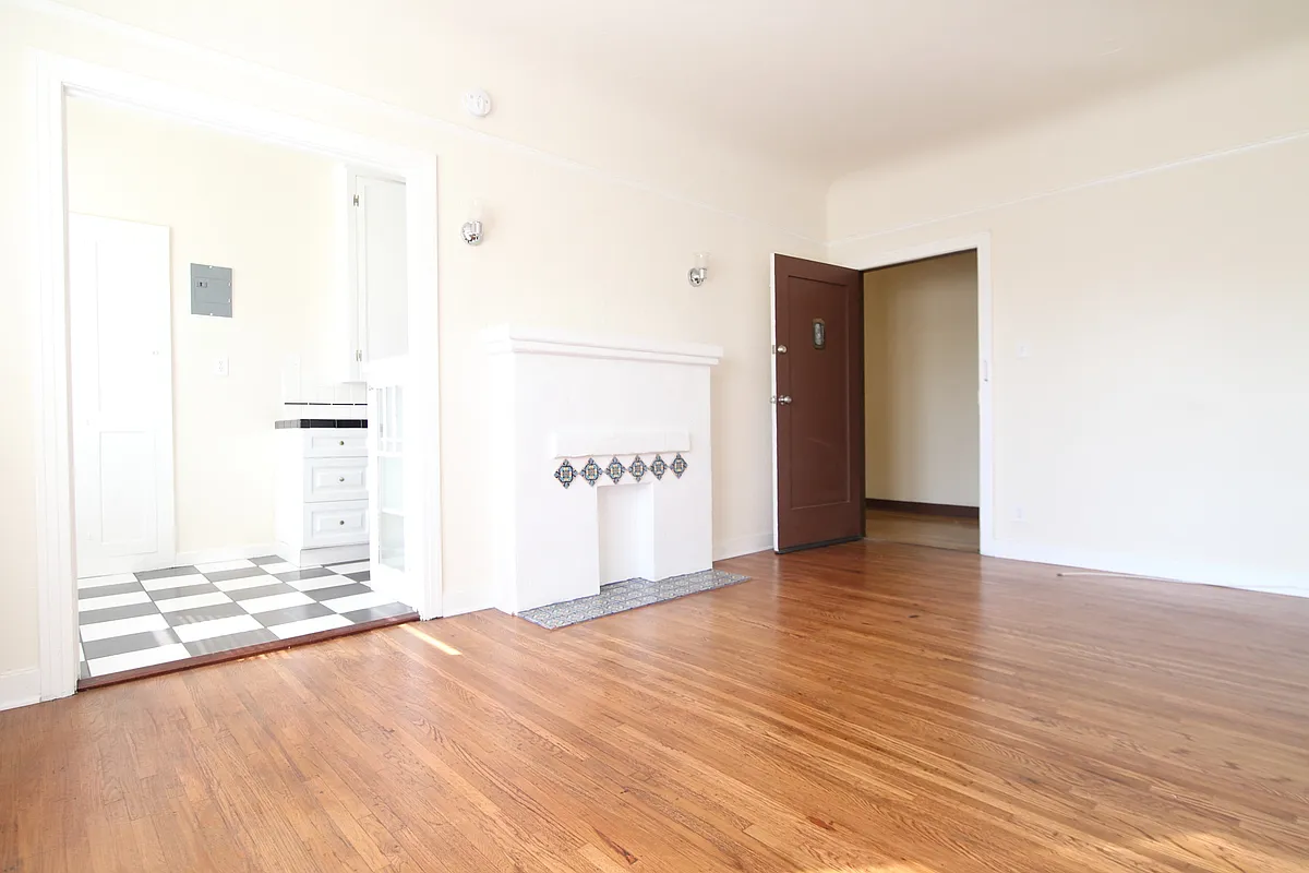Building Photo - 1141 Echo Park Ave #208