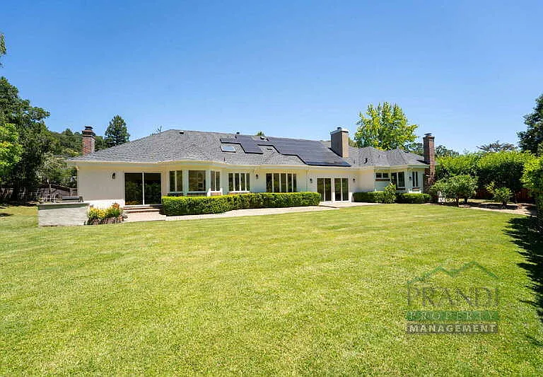 121 Laurel Grove Ave — Photo 1