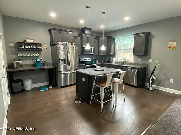 3rd image of 2723 N Periwinkle Ave