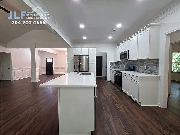 595 Foxwood Dr — Photo 5