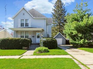533 W Dewey St, Freeport, IL 61032