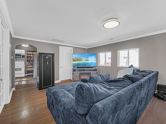 4th image of 5305 4th Ave