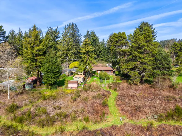 1896 Blake Rd, McKinleyville, CA 95519